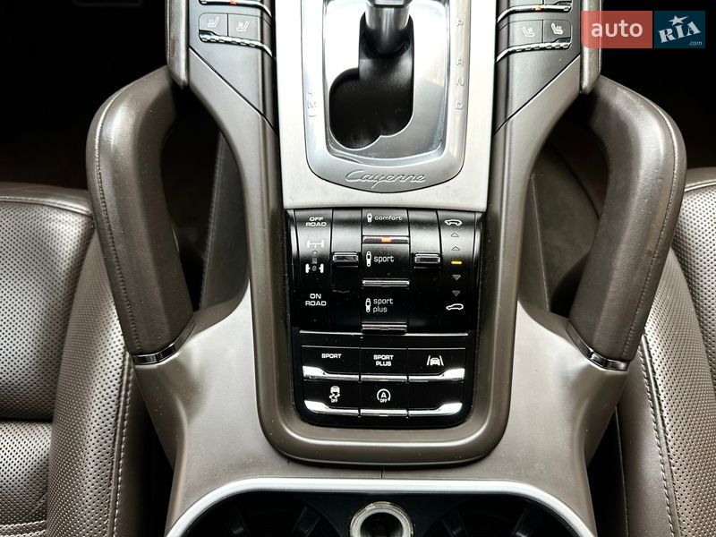 Позашляховик / Кросовер Porsche Cayenne 2015 в Києві