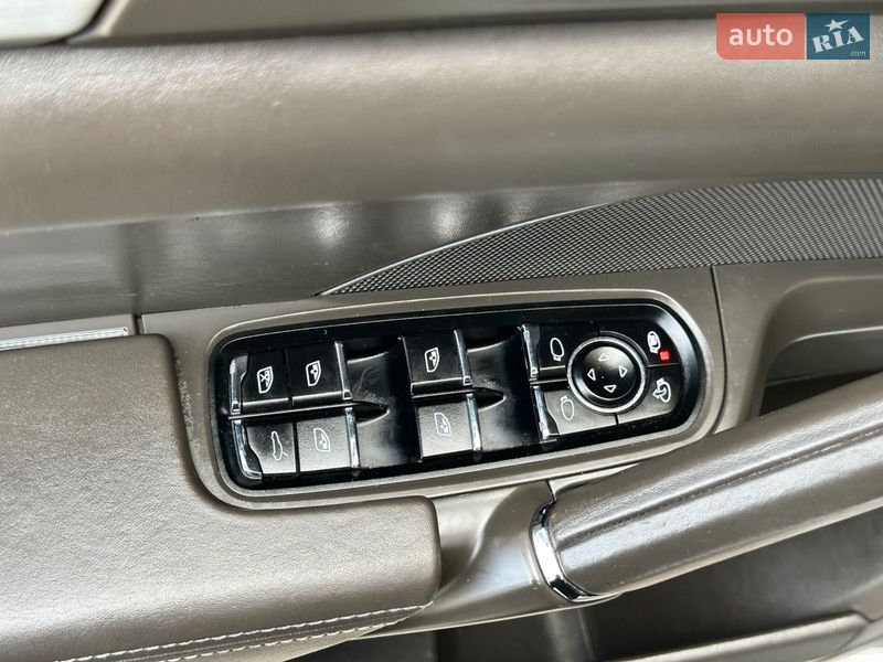 Позашляховик / Кросовер Porsche Cayenne 2015 в Києві