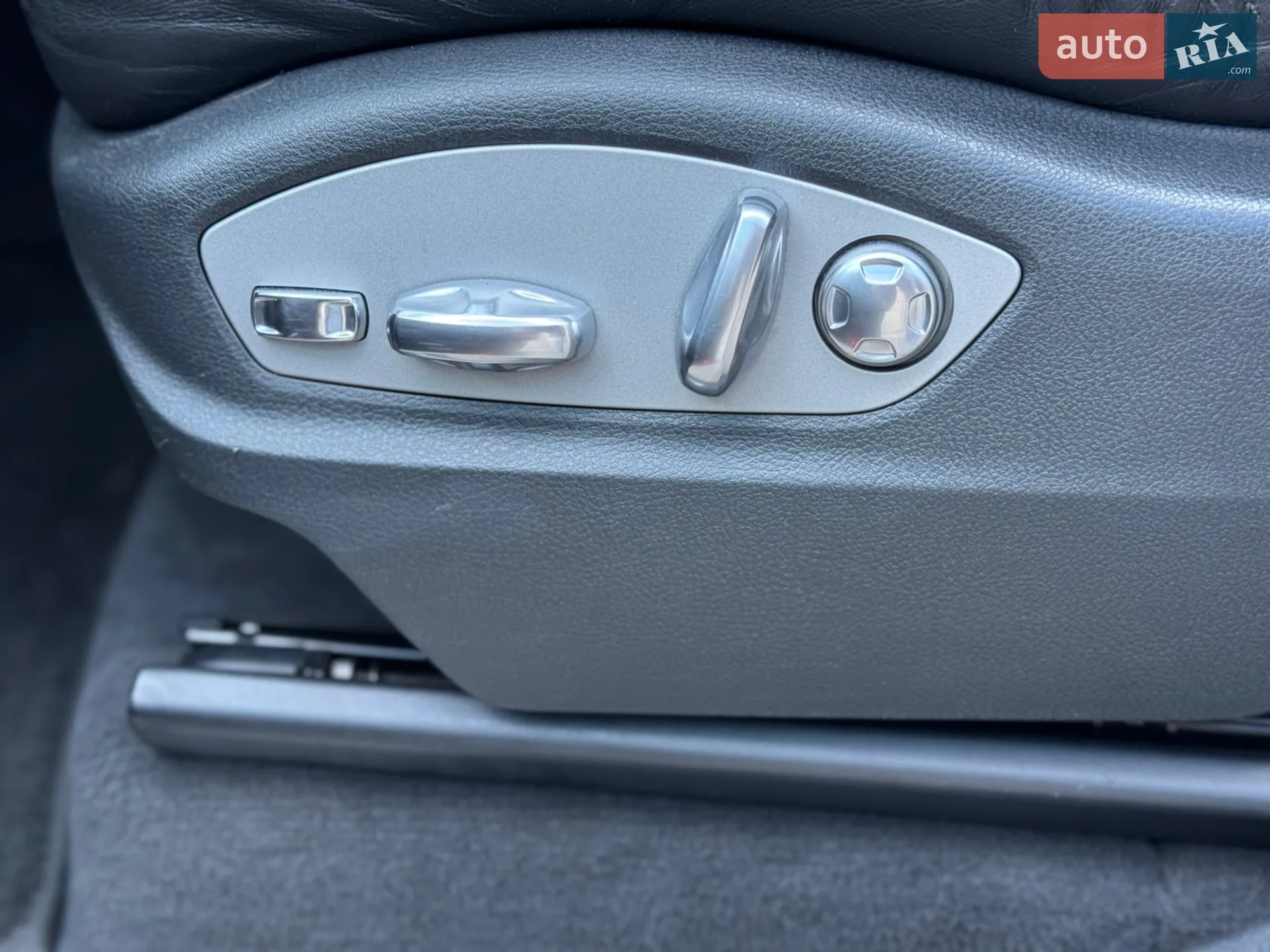 2011 Porsche Cayenne - мініатюра 29