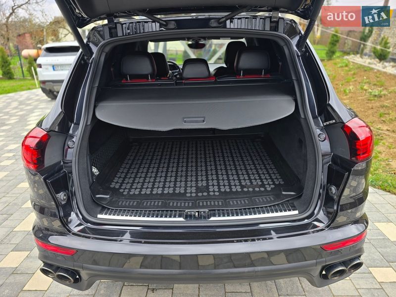 Позашляховик / Кросовер Porsche Cayenne 2015 в Косові