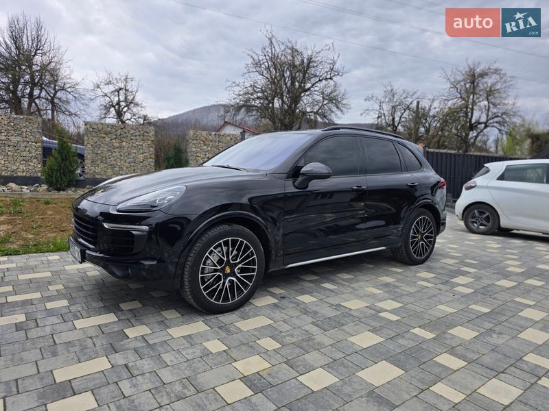 Позашляховик / Кросовер Porsche Cayenne 2015 в Косові