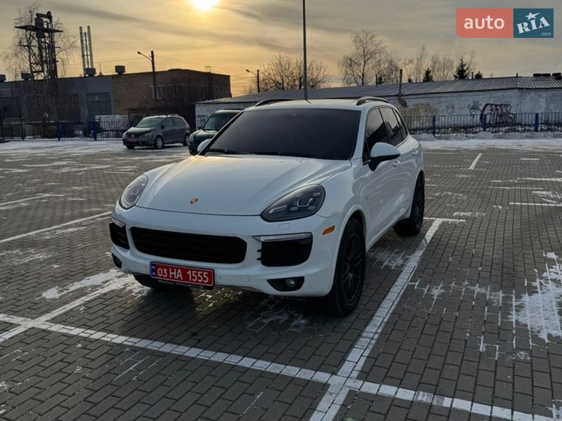 Позашляховик / Кросовер Porsche Cayenne 2017 в Нововолинську