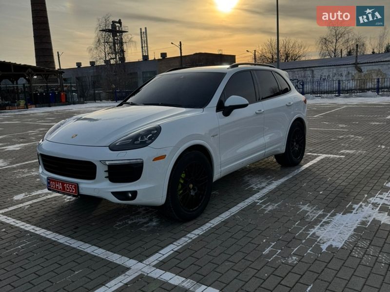Позашляховик / Кросовер Porsche Cayenne 2017 в Нововолинську