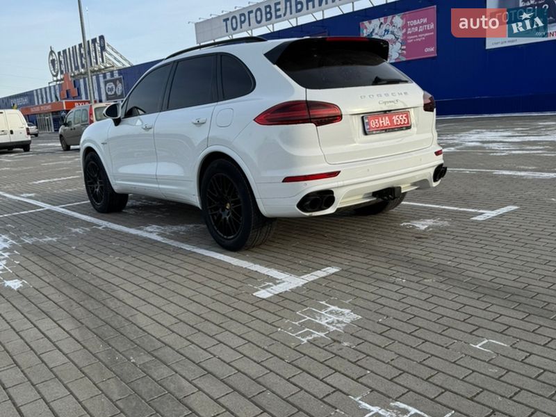 Позашляховик / Кросовер Porsche Cayenne 2017 в Нововолинську