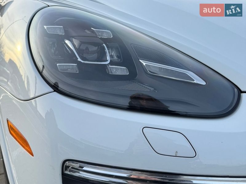 Позашляховик / Кросовер Porsche Cayenne 2017 в Нововолинську