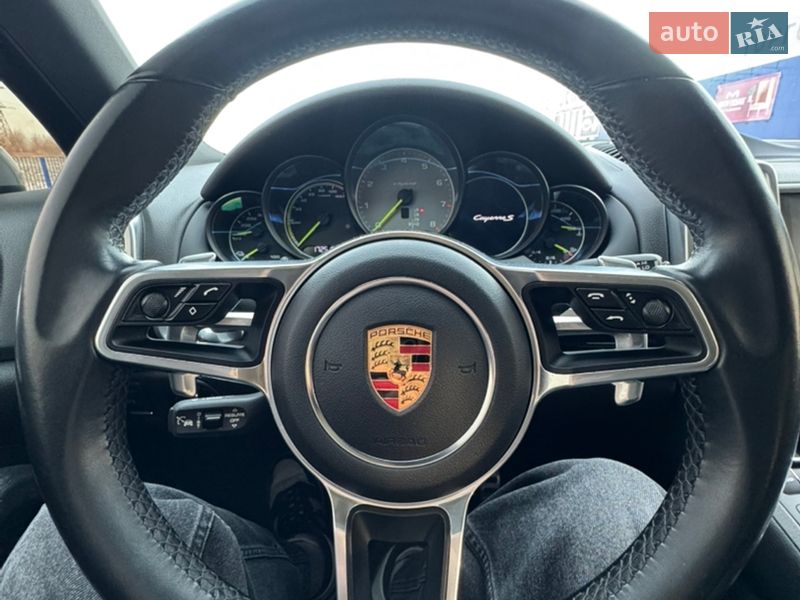 Позашляховик / Кросовер Porsche Cayenne 2017 в Нововолинську