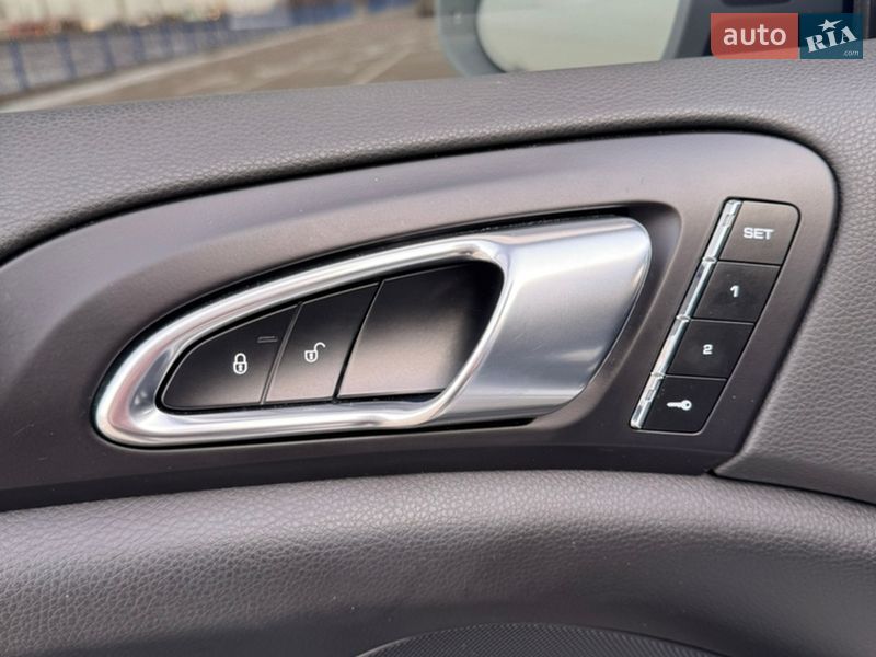 Позашляховик / Кросовер Porsche Cayenne 2017 в Нововолинську