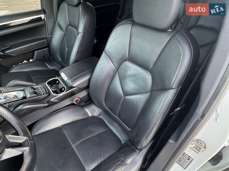 Позашляховик / Кросовер Porsche Cayenne 2017 в Нововолинську