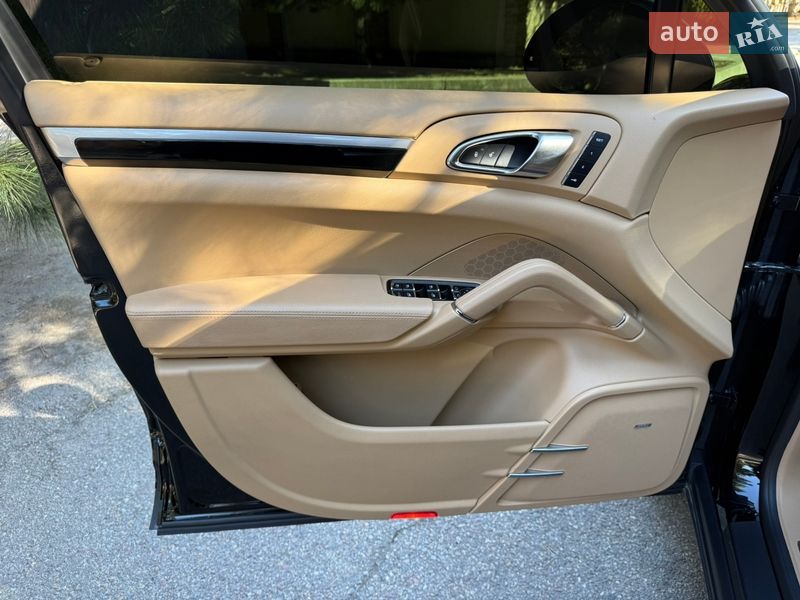 Внедорожник / Кроссовер Porsche Cayenne 2015 в Днепре фото 19 Внедорожник / Кроссовер Porsche Cayenne 2015 в Днепре