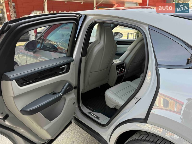 Позашляховик / Кросовер Porsche Cayenne 2022 в Львові