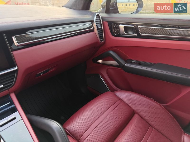 Внедорожник / Кроссовер Porsche Cayenne 2018 в Ивано-Франковске