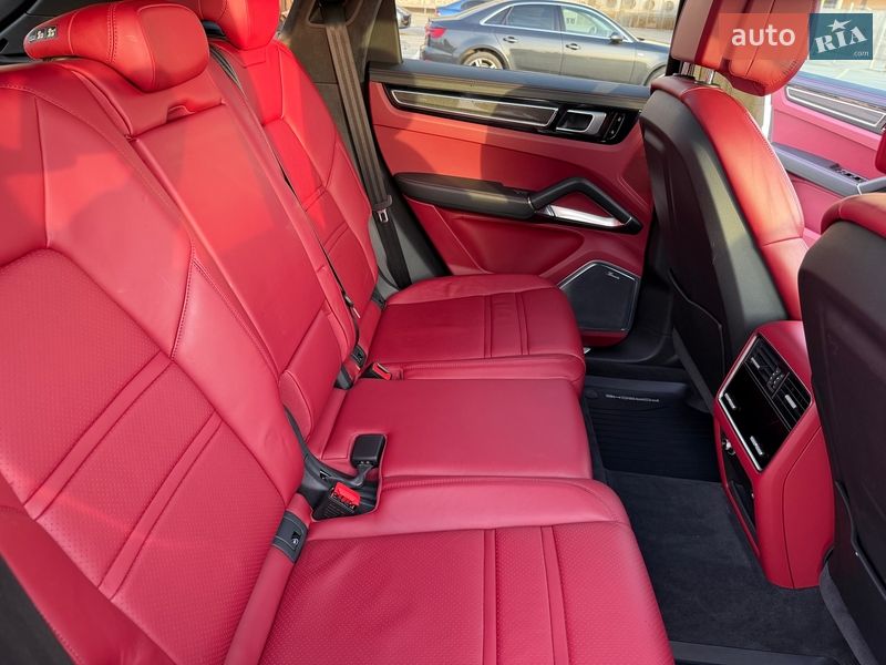 Внедорожник / Кроссовер Porsche Cayenne 2018 в Ивано-Франковске