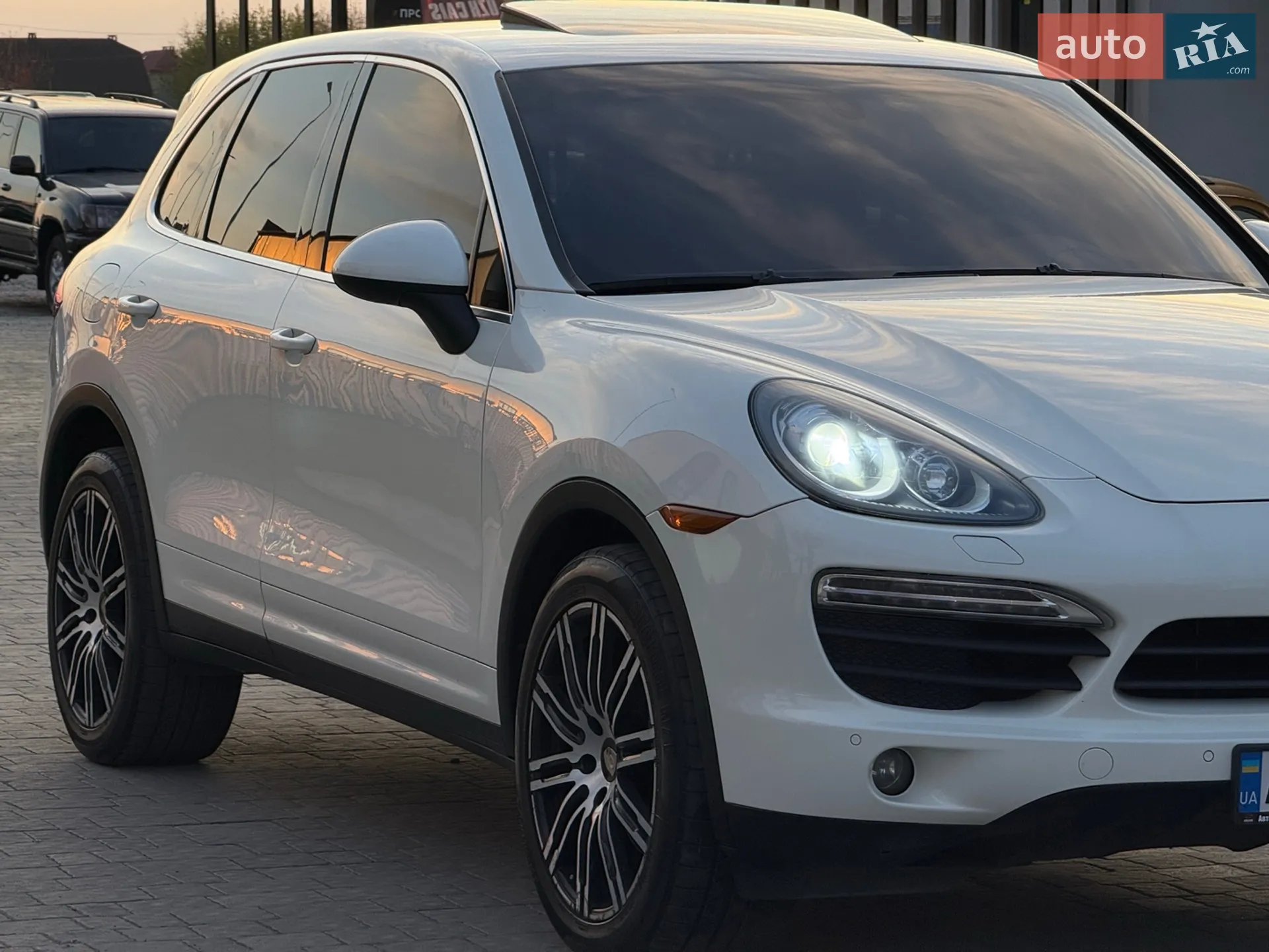 2011 Porsche Cayenne - мініатюра 2