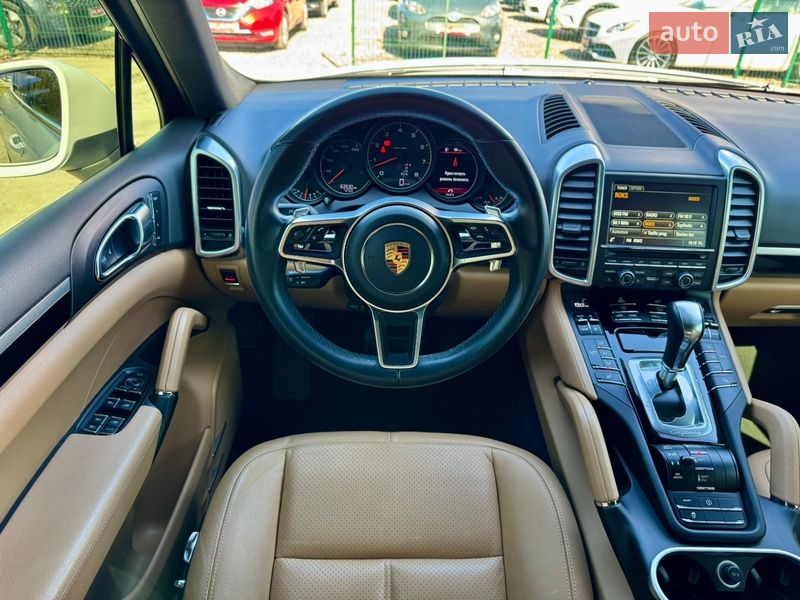 Внедорожник / Кроссовер Porsche Cayenne 2016 в Киеве