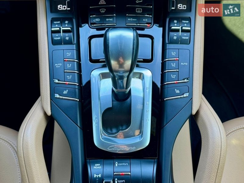 Внедорожник / Кроссовер Porsche Cayenne 2016 в Киеве