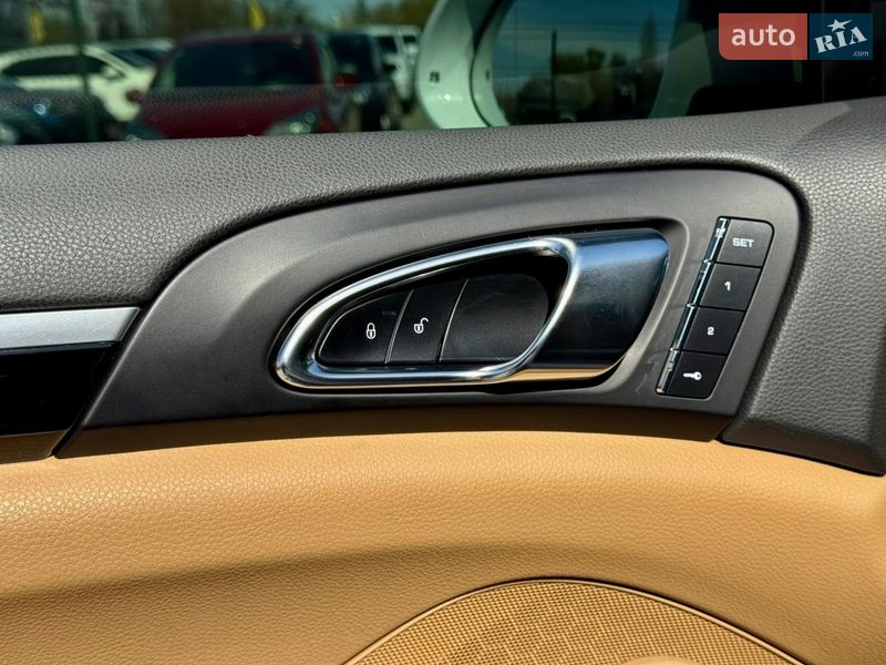 Внедорожник / Кроссовер Porsche Cayenne 2016 в Киеве