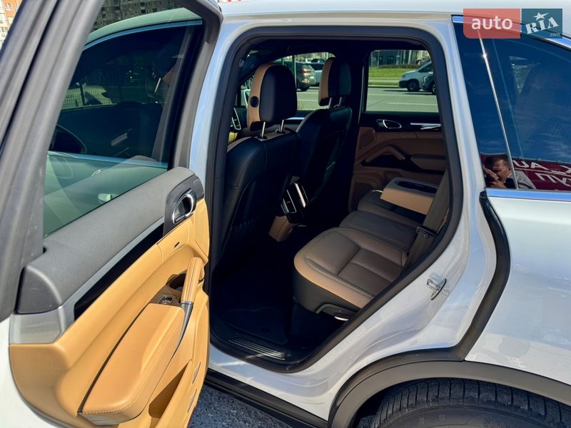 Внедорожник / Кроссовер Porsche Cayenne 2016 в Киеве