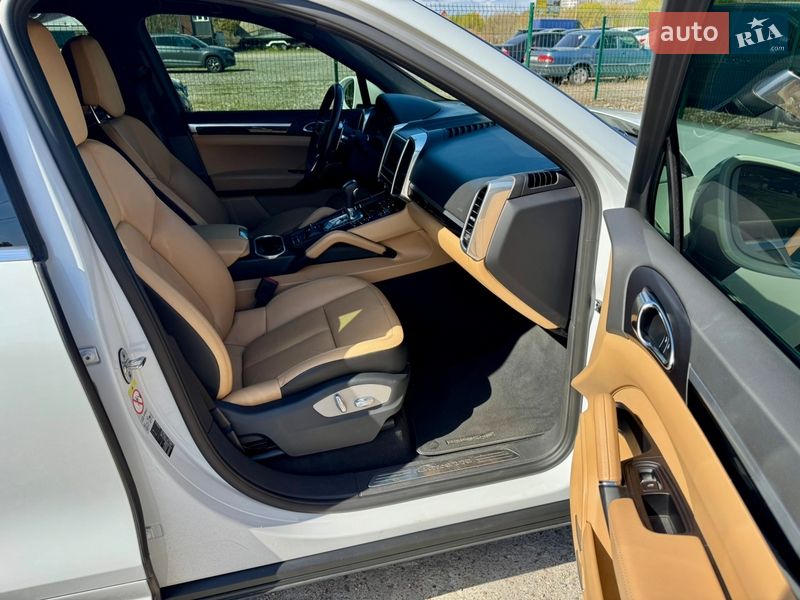 Внедорожник / Кроссовер Porsche Cayenne 2016 в Киеве