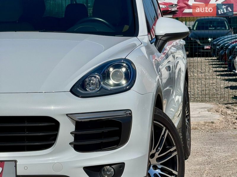 Внедорожник / Кроссовер Porsche Cayenne 2016 в Киеве