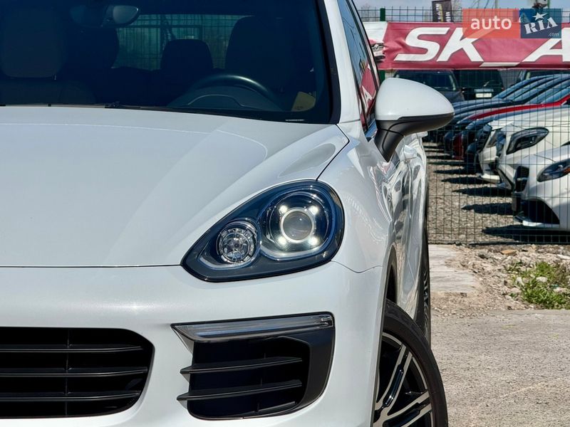 Внедорожник / Кроссовер Porsche Cayenne 2016 в Киеве