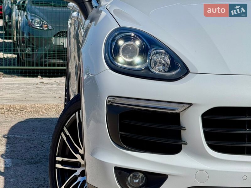 Внедорожник / Кроссовер Porsche Cayenne 2016 в Киеве