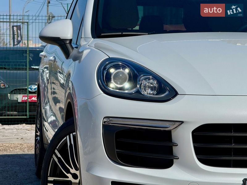 Внедорожник / Кроссовер Porsche Cayenne 2016 в Киеве