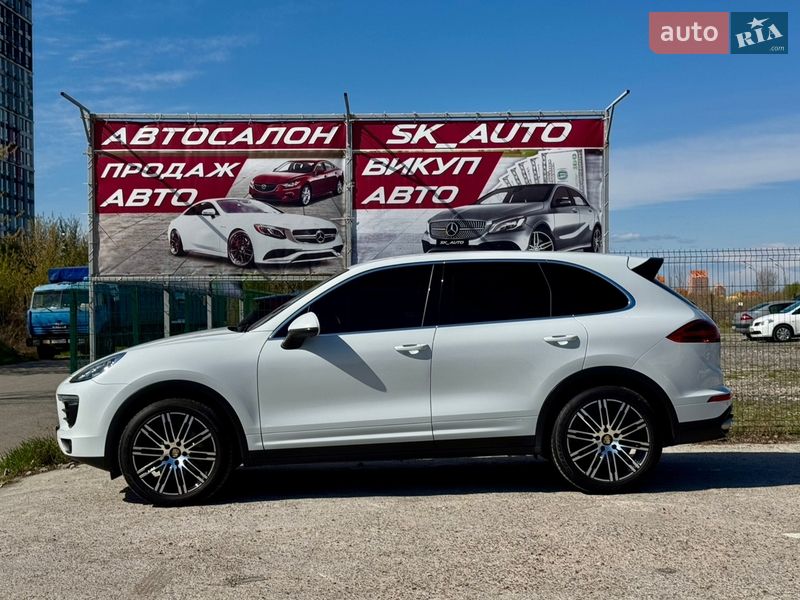 Внедорожник / Кроссовер Porsche Cayenne 2016 в Киеве