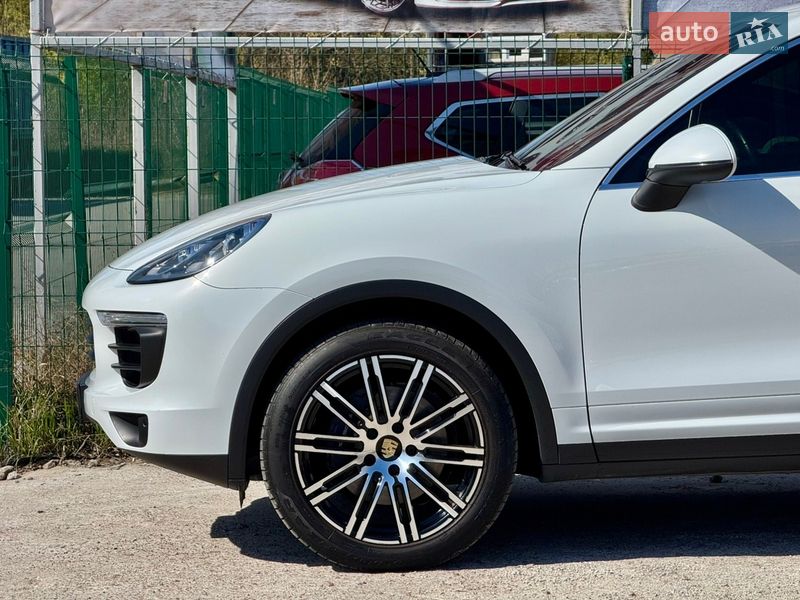 Внедорожник / Кроссовер Porsche Cayenne 2016 в Киеве