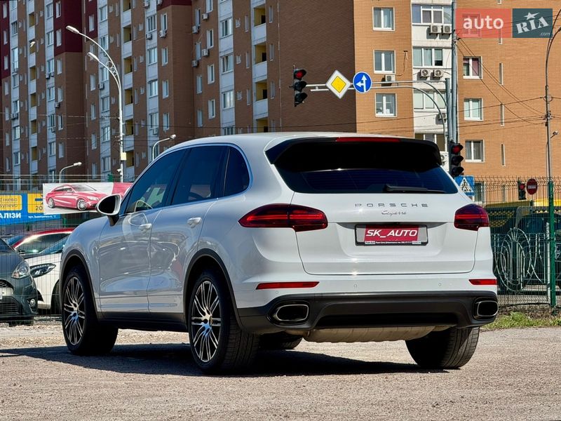 Внедорожник / Кроссовер Porsche Cayenne 2016 в Киеве