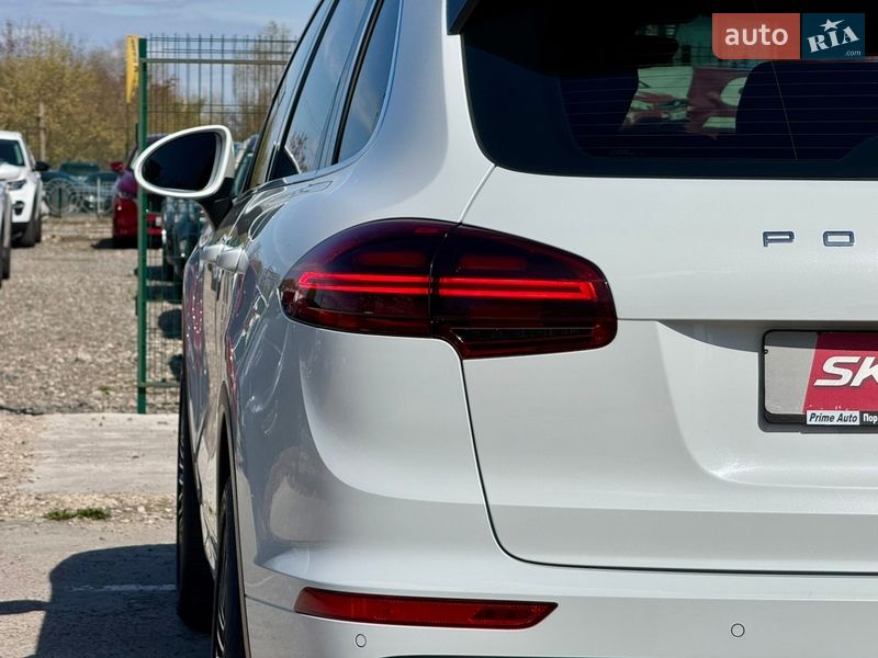 Внедорожник / Кроссовер Porsche Cayenne 2016 в Киеве