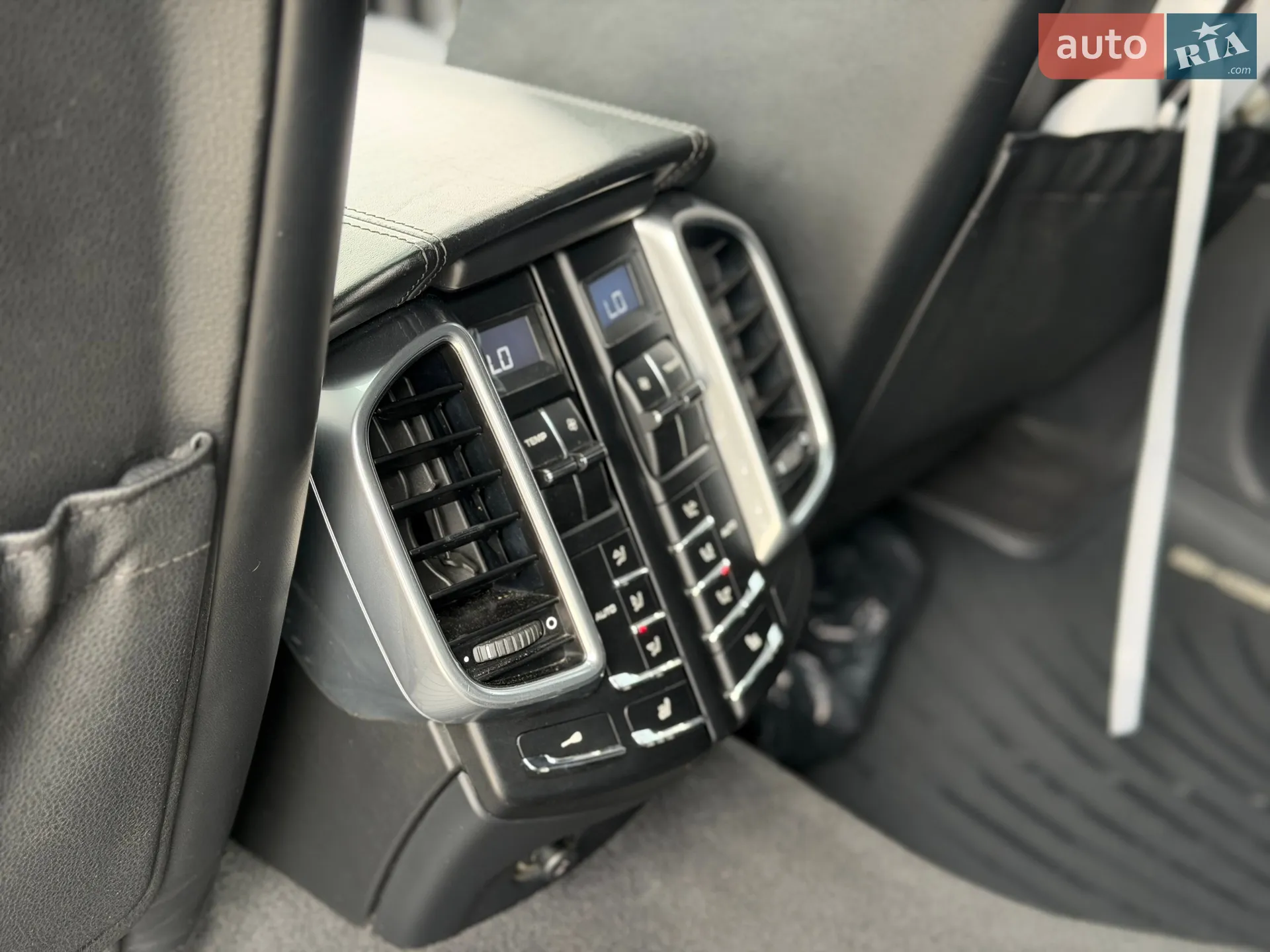2011 Porsche Cayenne - мініатюра 27