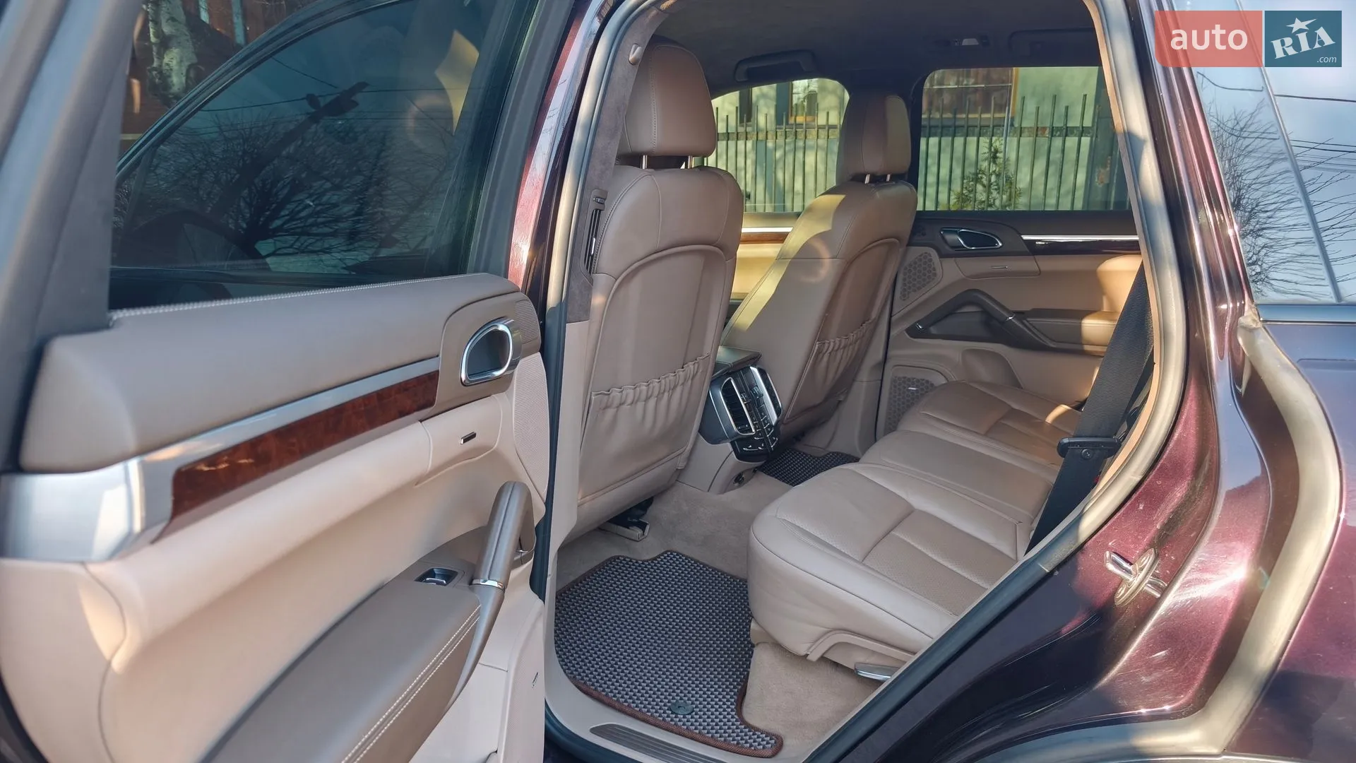 2011 Porsche Cayenne - мініатюра 17