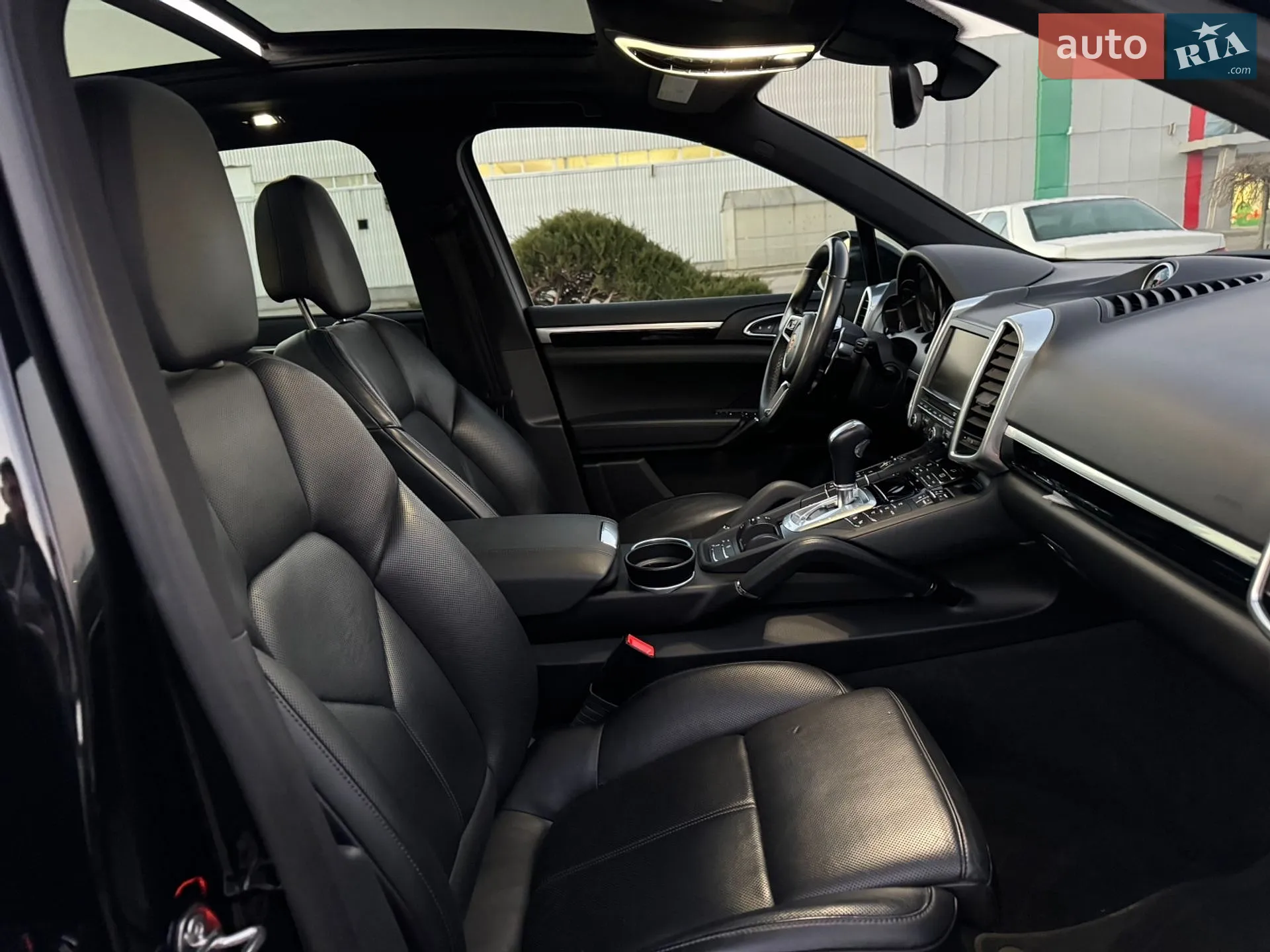 2015 Porsche Cayenne - мініатюра 31