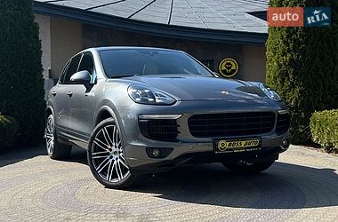 Позашляховик / Кросовер Porsche Cayenne 2016 в Львові