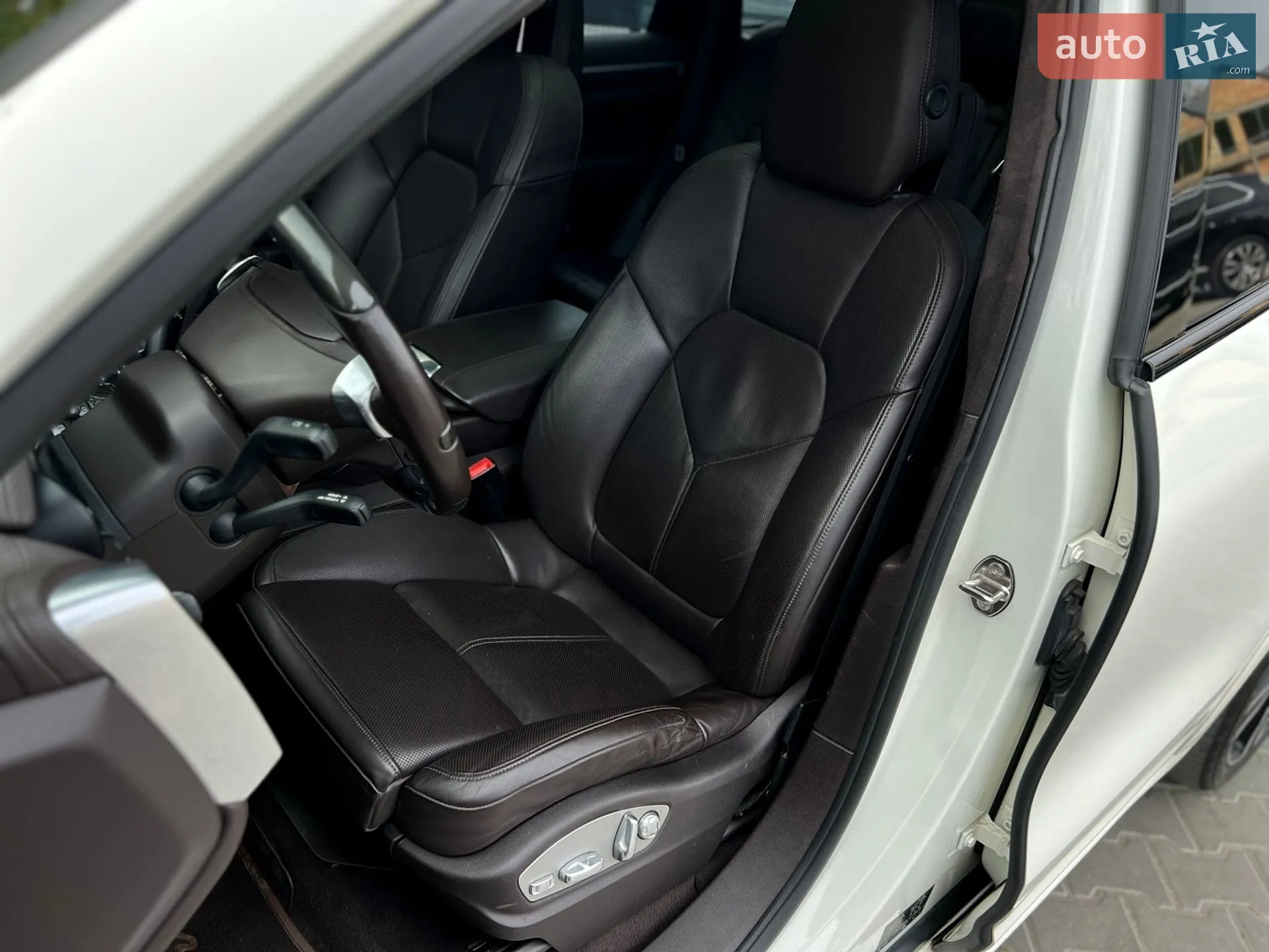 2011 Porsche Cayenne - мініатюра 33