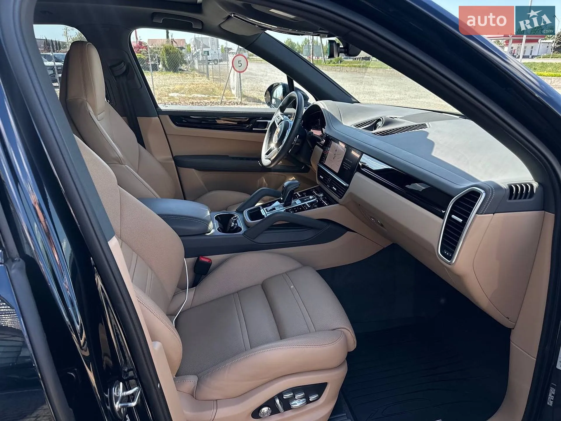 2021 Porsche Cayenne - мініатюра 12
