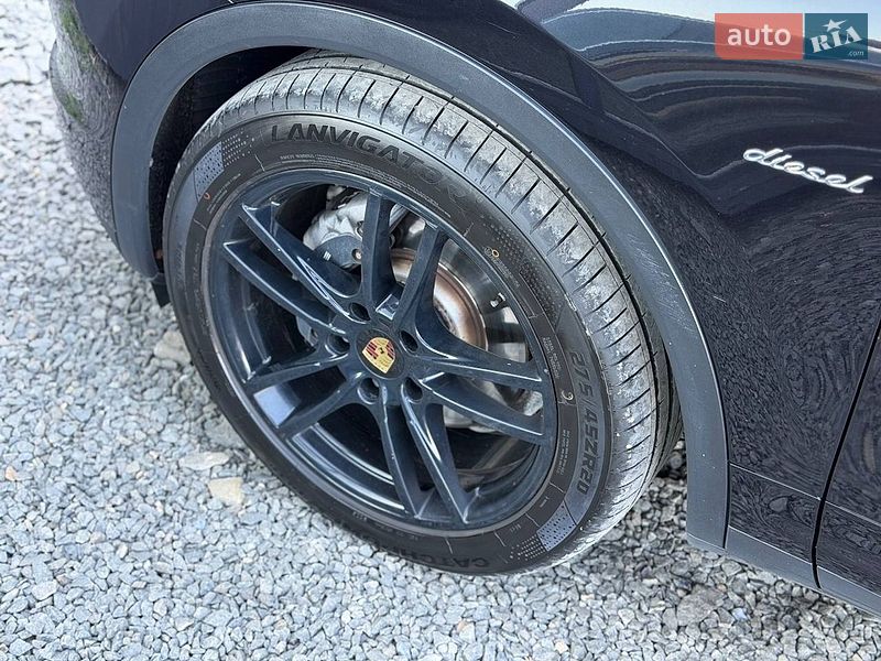 Внедорожник / Кроссовер Porsche Cayenne 2013 в Хмельницком