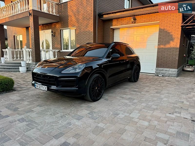 Внедорожник / Кроссовер Porsche Cayenne 2021 в Киеве