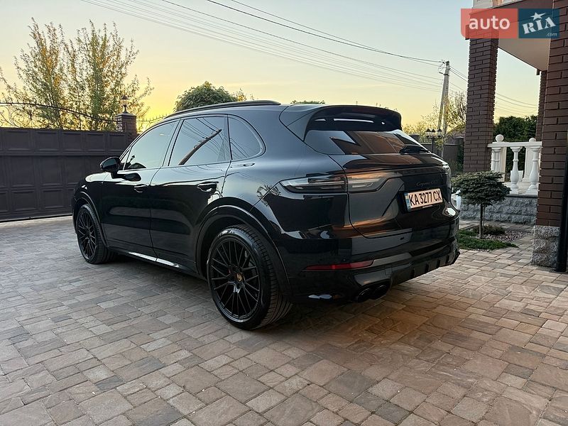 Внедорожник / Кроссовер Porsche Cayenne 2021 в Киеве