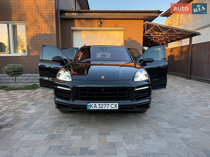 Внедорожник / Кроссовер Porsche Cayenne 2021 в Киеве