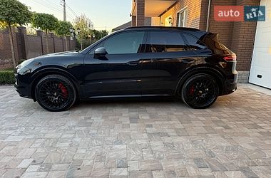 Внедорожник / Кроссовер Porsche Cayenne 2021 в Киеве