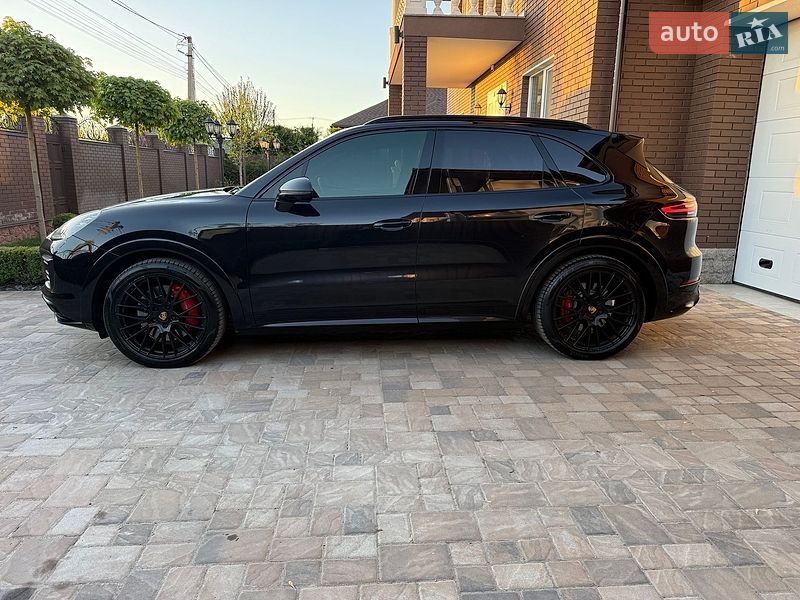 Внедорожник / Кроссовер Porsche Cayenne 2021 в Киеве