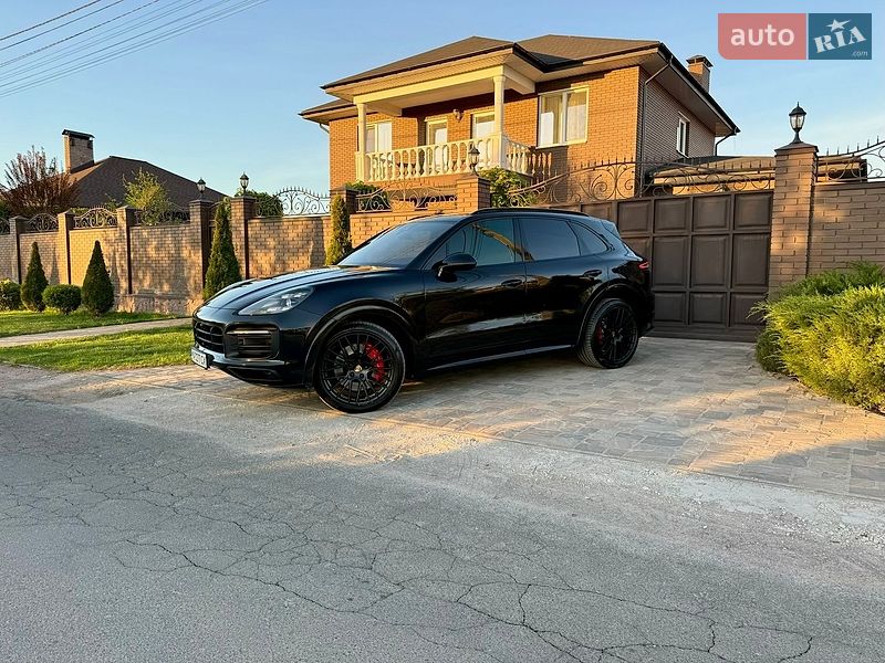 Porsche Cayenne 2021