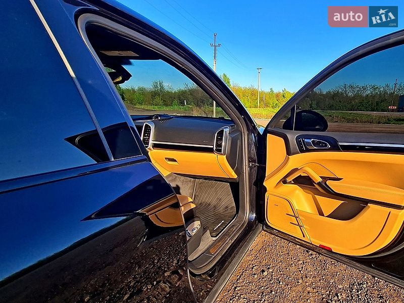 Внедорожник / Кроссовер Porsche Cayenne 2014 в Житомире