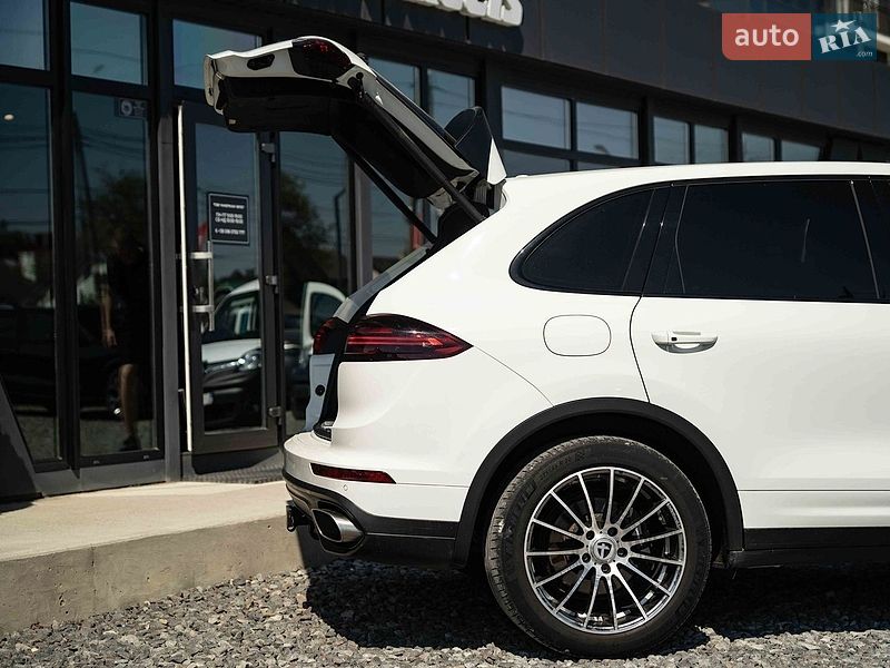 Внедорожник / Кроссовер Porsche Cayenne 2014 в Черновцах