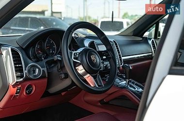 Внедорожник / Кроссовер Porsche Cayenne 2014 в Черновцах