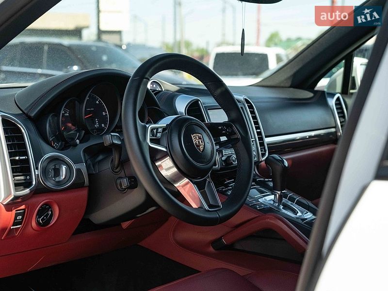 Внедорожник / Кроссовер Porsche Cayenne 2014 в Черновцах
