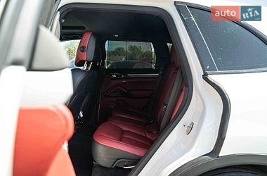 Внедорожник / Кроссовер Porsche Cayenne 2014 в Черновцах