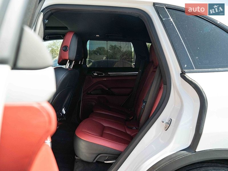 Внедорожник / Кроссовер Porsche Cayenne 2014 в Черновцах