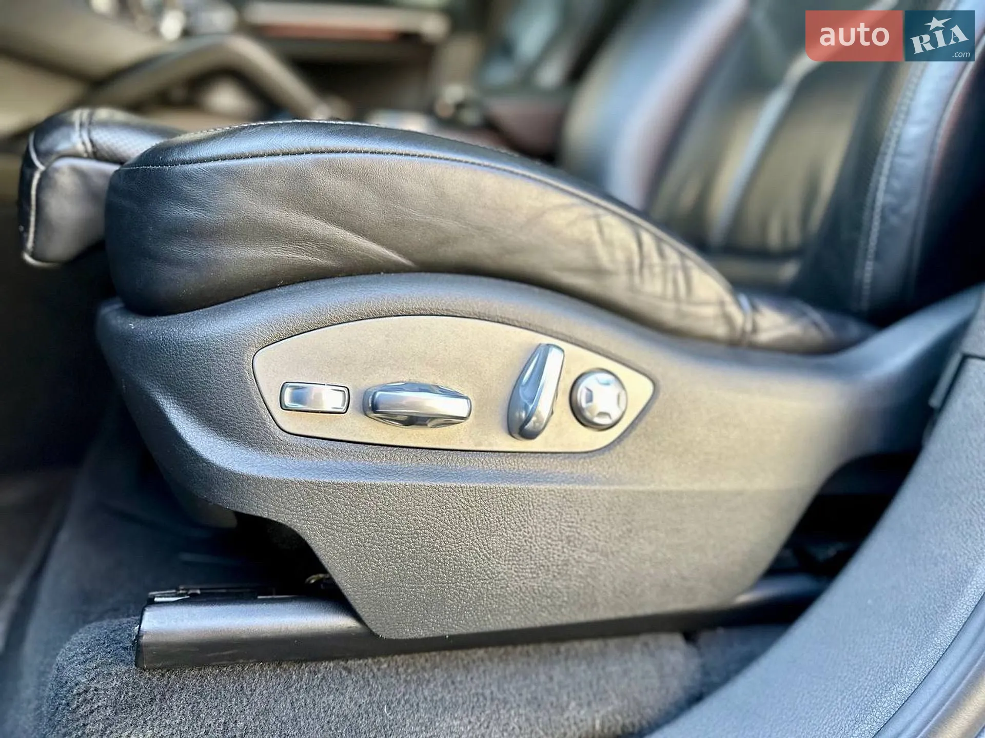 2013 Porsche Cayenne - мініатюра 29